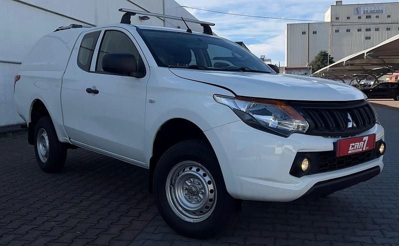 Branco Usado 2018 Mitsubishi L200 Invite Pickup | € 21.600 - Imagem 1/4