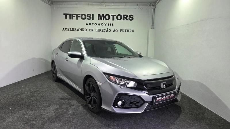 Usado Honda Civic 126 HP (92 kW) 2019 Cinzento