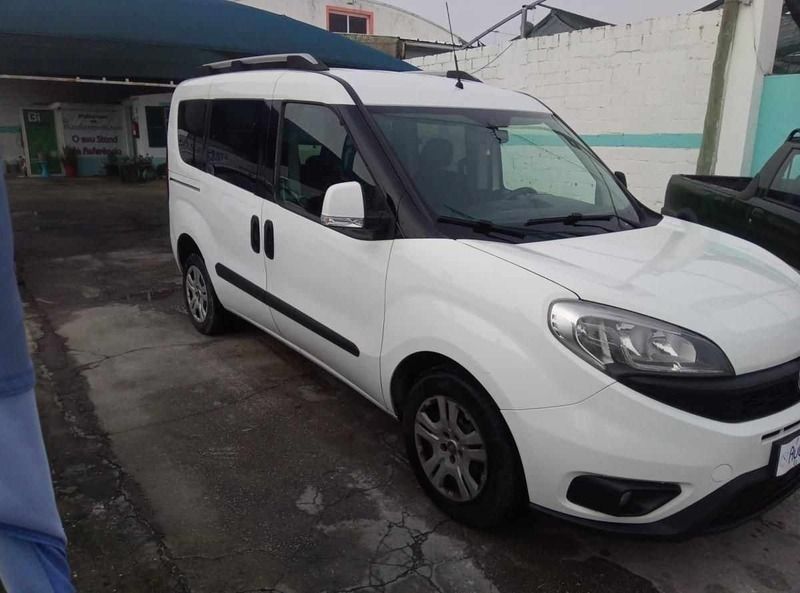 Usado Fiat Doblò 90 HP (66 kW) 2015 Branco Monovolume
