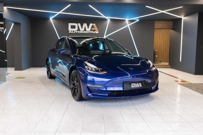 Azul Usado 2020 Tesla Model 3 Sedan | € 24.890 (Bom preço) - Imagem 1/4