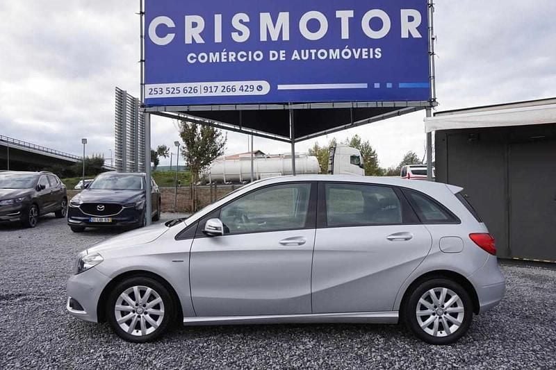 Cinzento Usado 2012 Mercedes B180 Monovolume | € 13.950 (Preço justo) - Imagem 1/4
