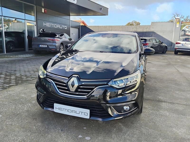 Usado Renault Mégane IV Intens 110 HP (80 kW) 2017 Preto