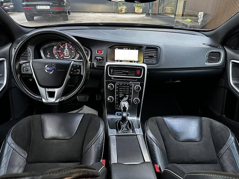 Usado Volvo V60 288 HP (211 kW) 2017 Preto Carrinha