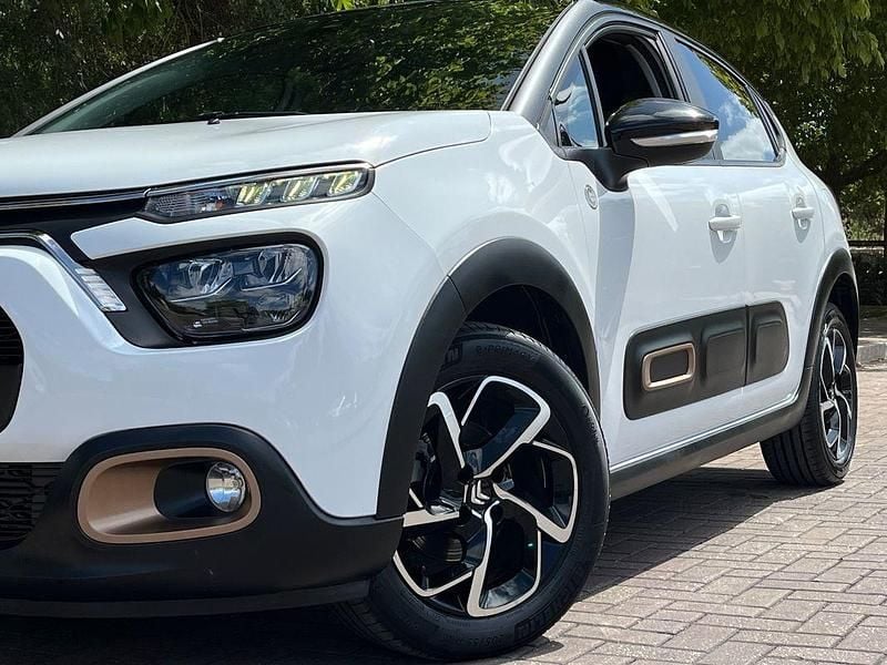 Branco Usado 2023 Citroën C3 PureTech Citadino | € 13.997 (Preço justo) - Imagem 1/4