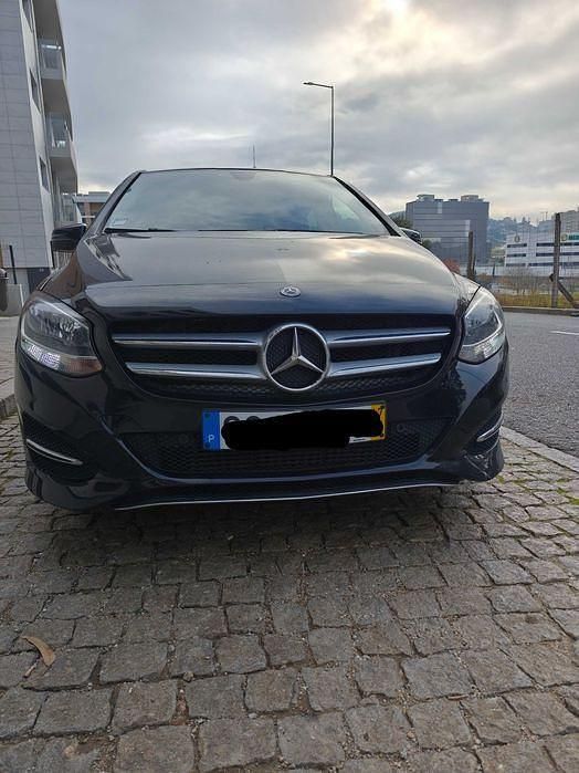 Usado 2017 Mercedes B180 Monovolume | € 19.000 (Caro) - Imagem 1/4
