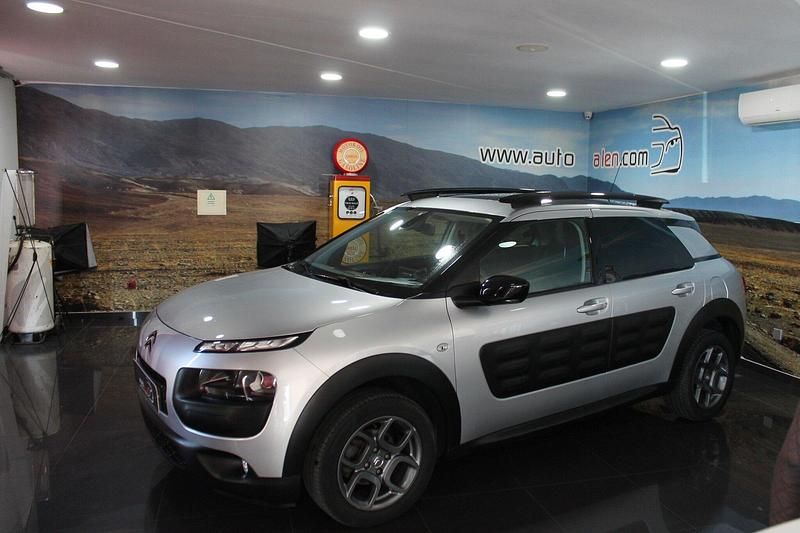 Cinza Usado 2016 Citroën C4 PureTech | € 11.950 (Preço elevado) - Imagem 1/4