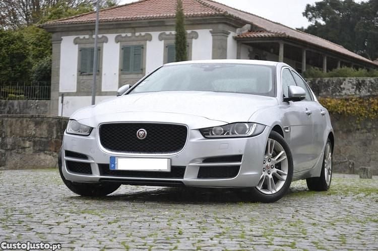 Cinza Usado 2016 Jaguar XE Pure Sedan | € 14.750 (Preço justo) - Imagem 1/1