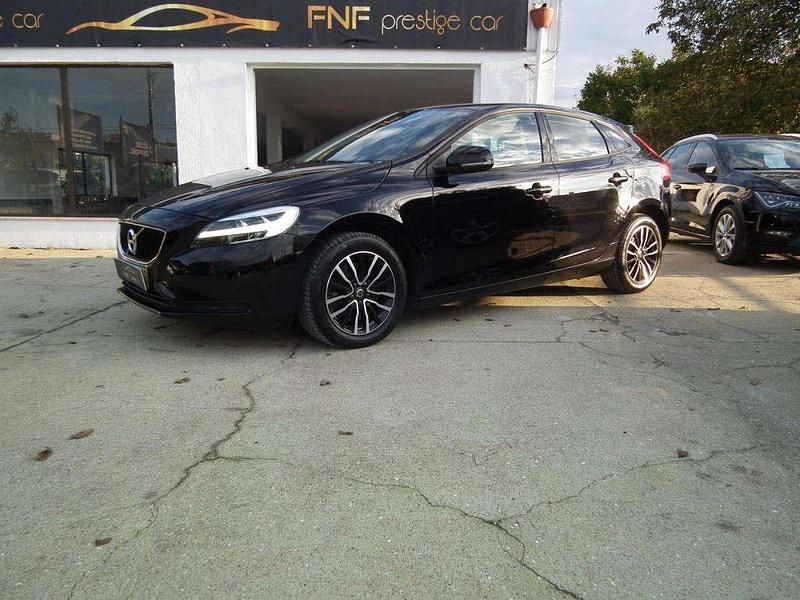 Usado Volvo V40 150 HP (110 kW) 2019 Preto