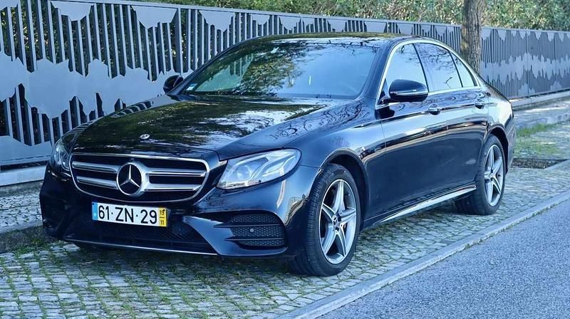 Usado Mercedes E300 306 HP (225 kW) 2019 Preto Sedan