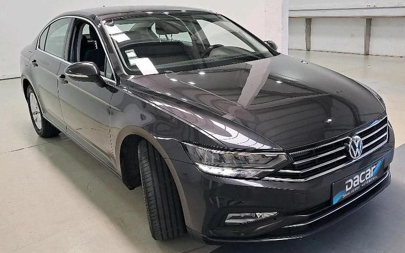 Cinzento Usado 2020 VW Passat Business | € 18.099 (Bom preço) - Imagem 1/4