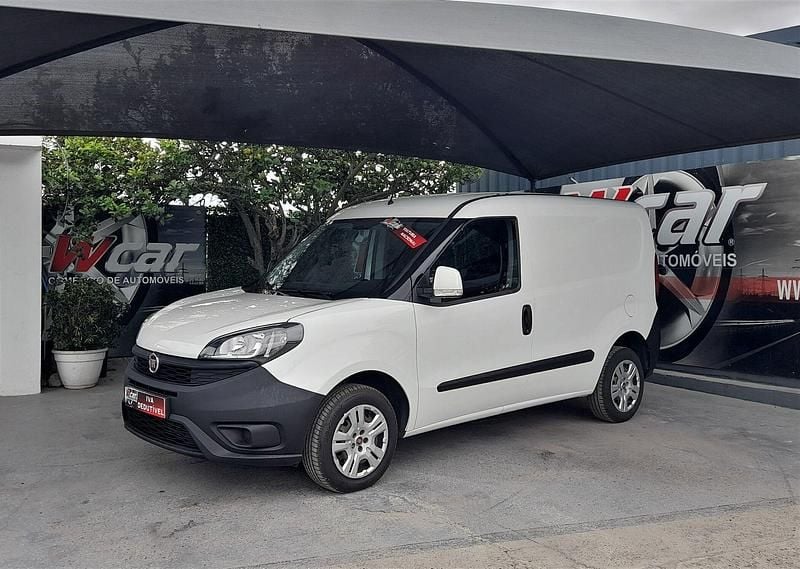 Branco Usado 2021 Fiat Doblò Monovolume | € 12.950 (Preço justo) - Imagem 1/4