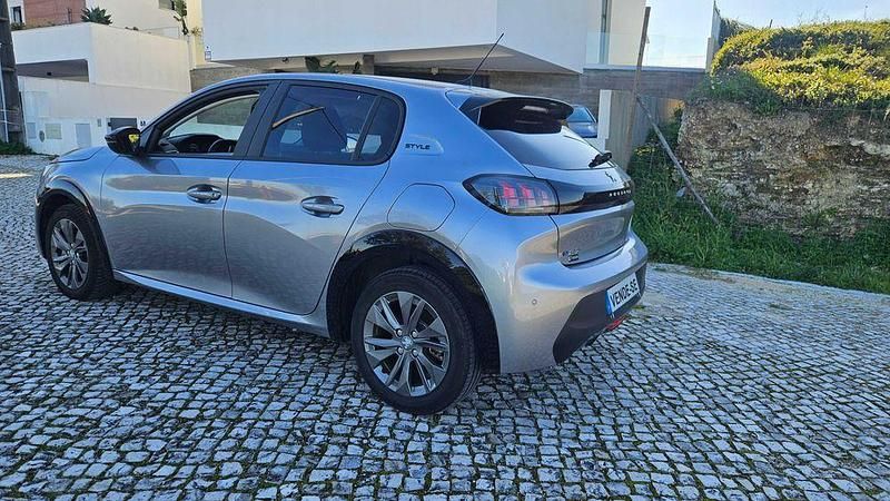 Usado Peugeot e-208 100 kW (136 HP) 2023 Citadino
