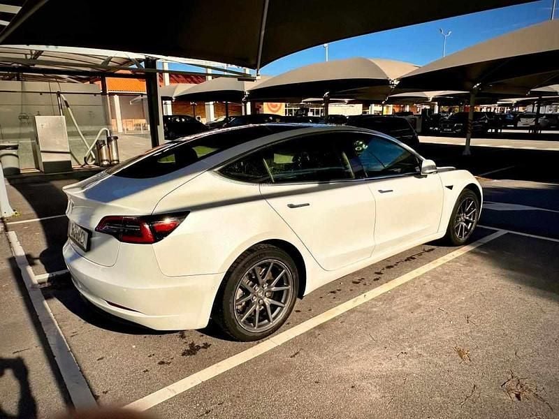 Branco Usado 2019 Tesla Model 3 Sedan | € 20.150 (Bom preço) - Imagem 1/4