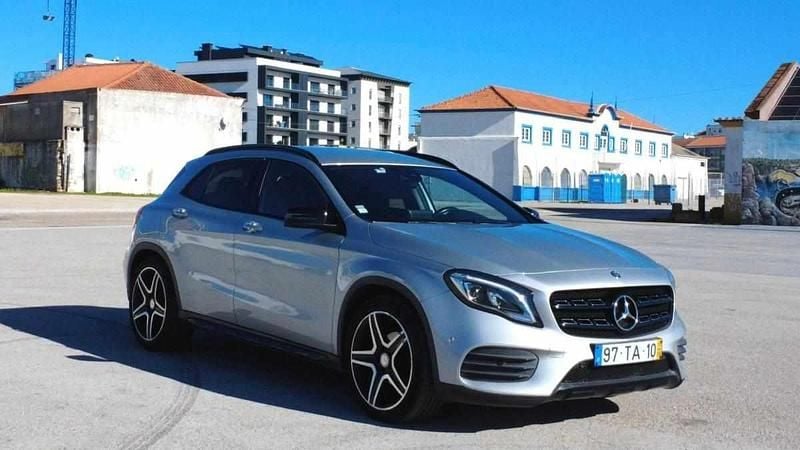 Usado Mercedes GLA180 109 HP (80 kW) 2017 Cinzento SUV