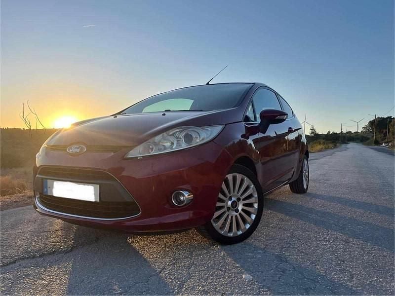Usado Ford Fiesta 82 HP (60 kW) 2009 Vermelho Citadino