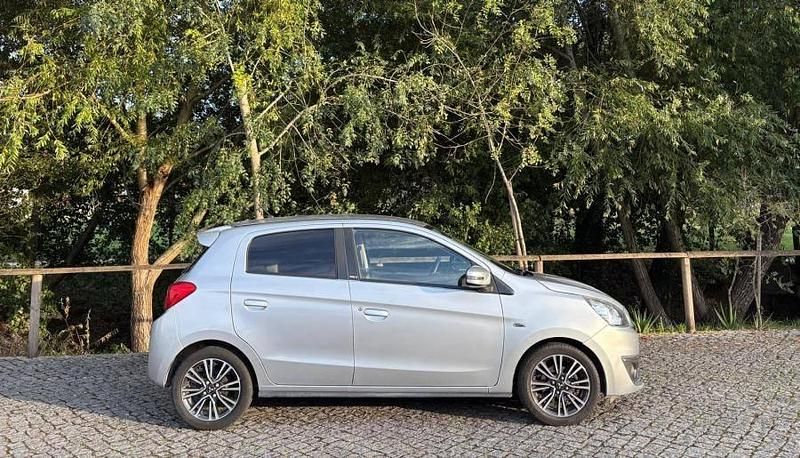 Usado Mitsubishi Space Star 80 HP (58 kW) 2017 Cinzento Citadino