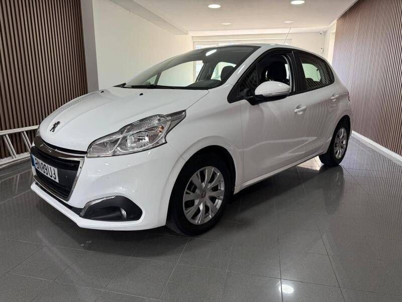 Branco Usado 2018 Peugeot 208 Citadino | € 9.900 (Preço justo) - Imagem 1/4