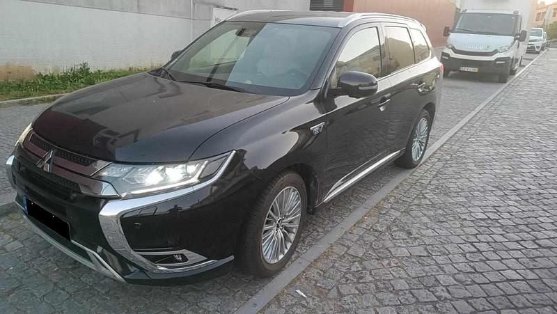 Preto Usado 2021 Mitsubishi Outlander SUV | € 22.500 - Imagem 1/4