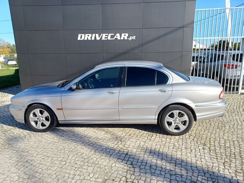 Usado Jaguar X-type 230 HP (169 kW) 2002 Cinza prata Sedan