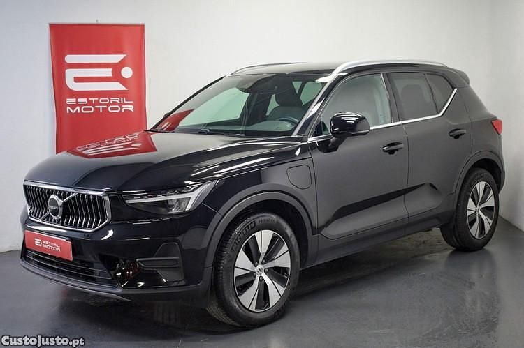 Preto Usado 2023 Volvo XC40 Core SUV | € 35.900 (Preço justo) - Imagem 1/1