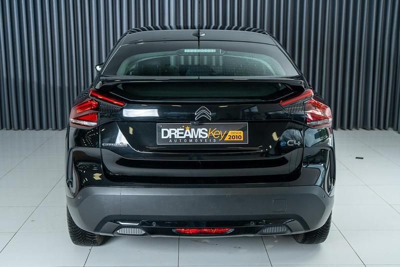 Usado Citroën e-C4 100 kW (136 HP) 2022 Preto