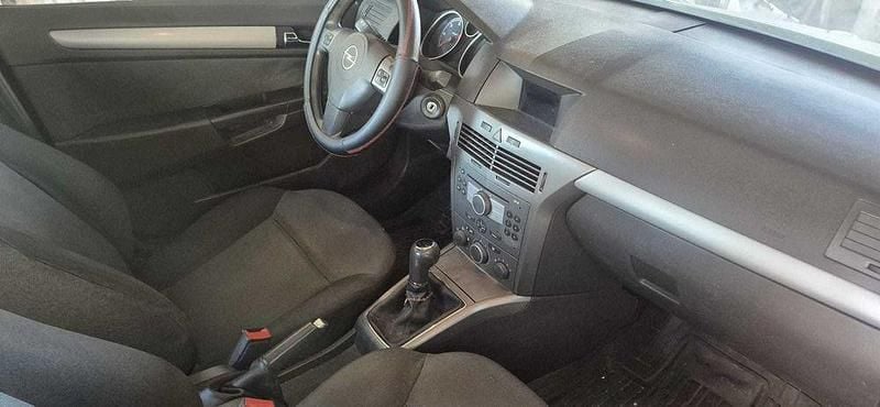 Usado 2005 Opel Astra Sedan | € 3.500 (Preço justo) - Imagem 1/4
