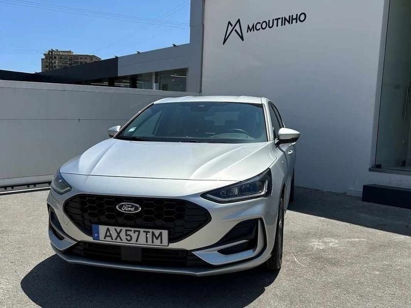 Cinza Usado 2023 Ford Focus ST-Line Citadino | € 21.900 (Preço justo) - Imagem 1/4