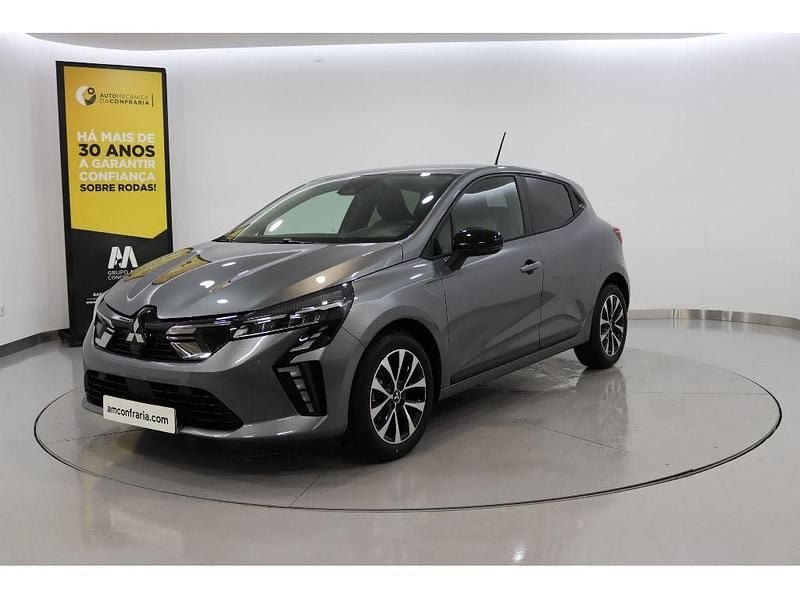 Usado Mitsubishi Colt Invite 90 HP (66 kW) 2024 Cinzento Citadino