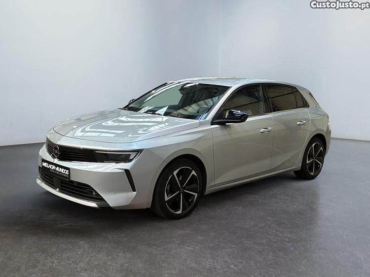 Cinza Usado 2023 Opel Astra Ultimate Citadino | € 22.950 (Preço justo) - Imagem 1/1
