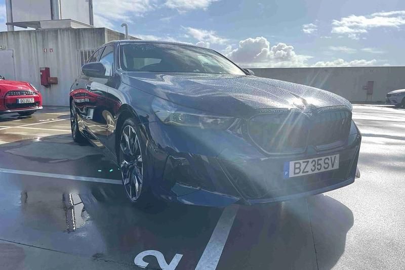 Azul Usado 2025 BMW i5 Comfort Edition Coupé | € 77.500 (Preço elevado) - Imagem 1/4