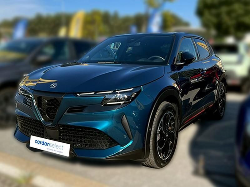 Azul Usado 2024 Alfa Romeo Junior | € 39.900 - Imagem 1/4