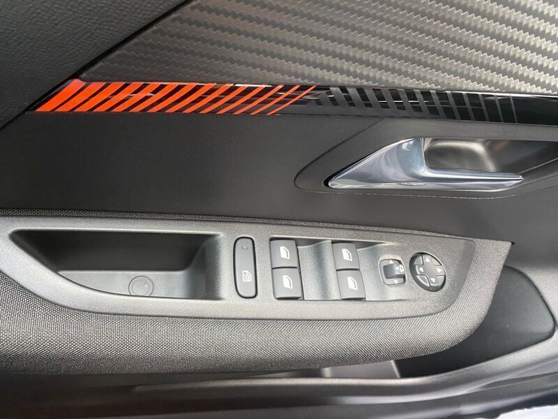 Azul Usado 2023 Peugeot e-208 Active Citadino | € 26.350 (Preço elevado) - Imagem 1/4