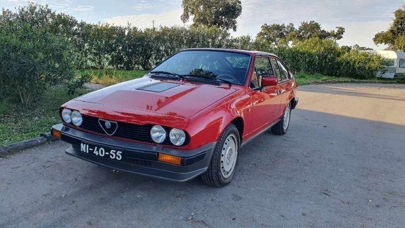 Vermelho Usado 1983 Alfa Romeo GTV | € 34.700 - Imagem 1/4
