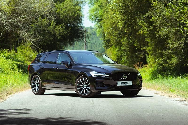 Preto Usado 2022 Volvo V60 Plus Carrinha | € 44.500 - Imagem 1/4