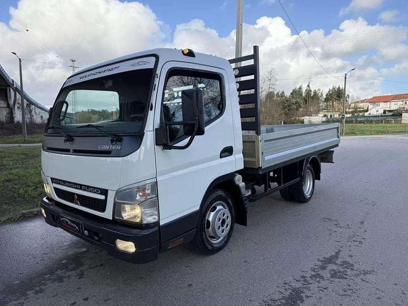 Usado Mitsubishi Canter 130 HP (95 kW) 2010 Branco
