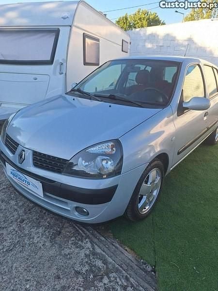 Cinza Usado 2003 Renault Clio II Authentique | € 3.790 (Preço justo) - Imagem 1/1