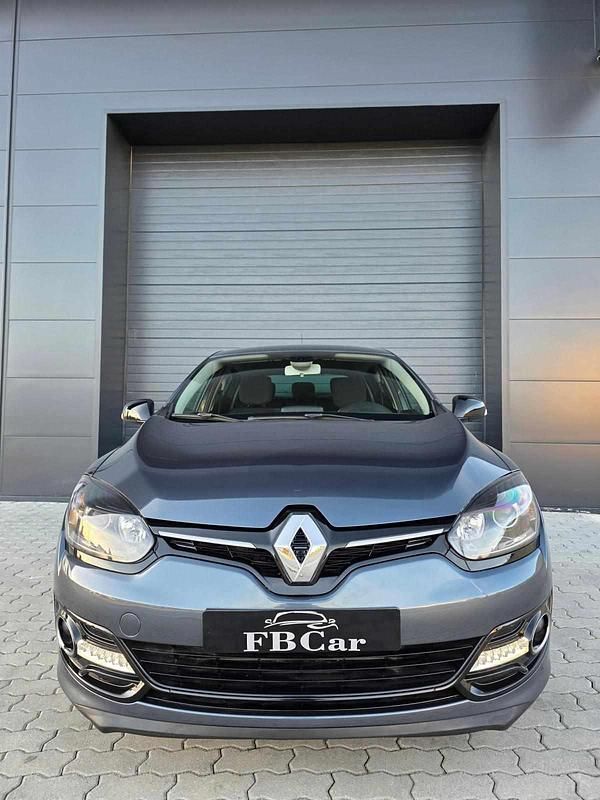 Usado Renault Mégane III Bose Edition 110 HP (80 kW) 2016 Cinzento Carrinha