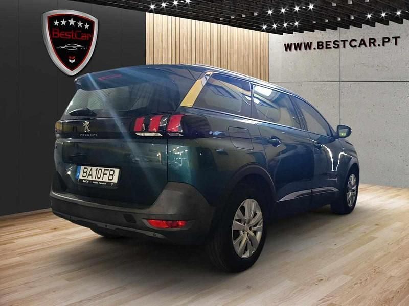 Usado Peugeot 5008 120 HP (88 kW) 2018 Verde SUV