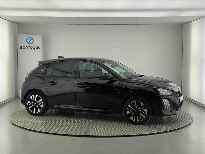 Preto Usado 2025 Peugeot e-208 Allure Citadino | € 27.990 (Preço justo) - Imagem 1/4