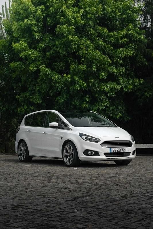 Branco Usado 2015 Ford S-MAX S Monovolume | € 16.750 (Preço justo) - Imagem 1/4