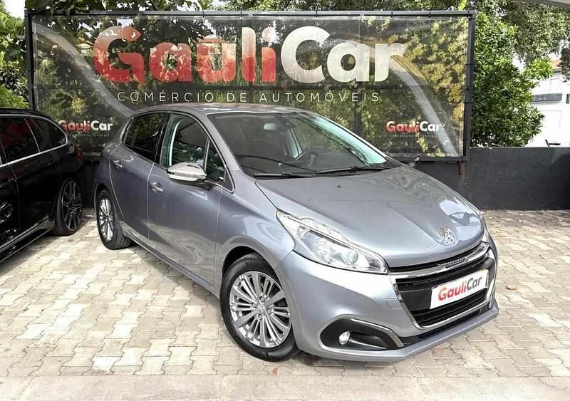 Cinza Usado 2019 Peugeot 208 Allure Citadino | € 10.790 (Preço justo) - Imagem 1/4