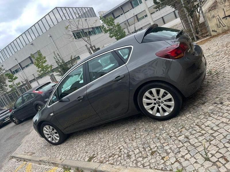 Usado Opel Astra 125 HP (91 kW) 2010 Sedan