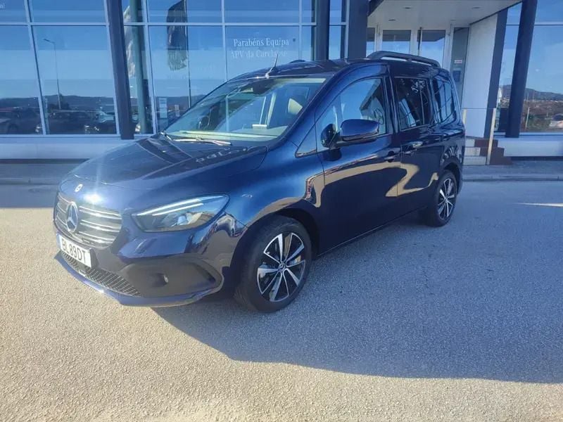 Usado Mercedes 180 116 HP (85 kW) 2024 Azul Sedan