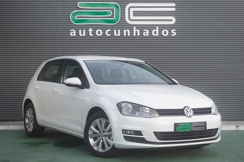 Branco Usado 2015 VW Golf VII Trendline Citadino | € 14.750 (Preço justo) - Imagem 1/4