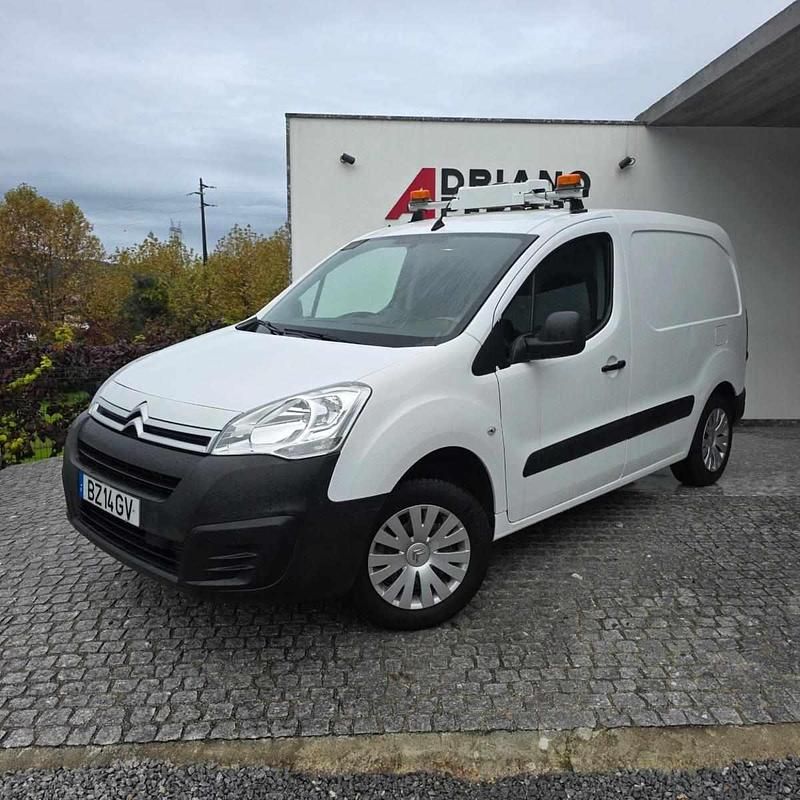 Branco Usado 2019 Citroën Berlingo Sedan | € 10.990 - Imagem 1/4