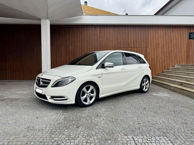 Usado 2011 Mercedes B180 AMG Monovolume | € 8.750 - Imagem 1/4