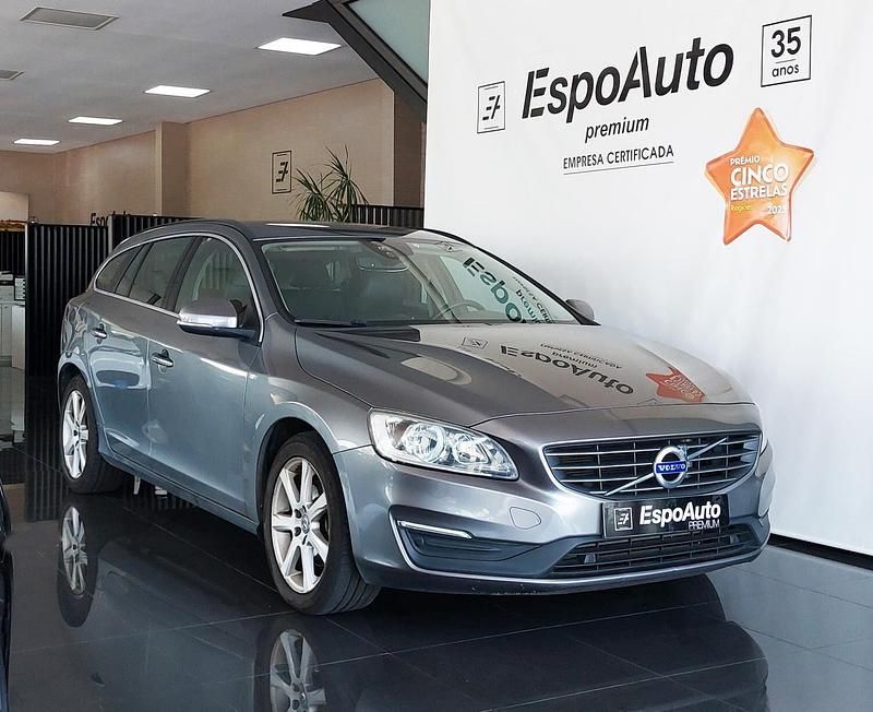 Cinza Usado 2015 Volvo V60 Momentum Carrinha | € 14.990 (Preço justo) - Imagem 1/4