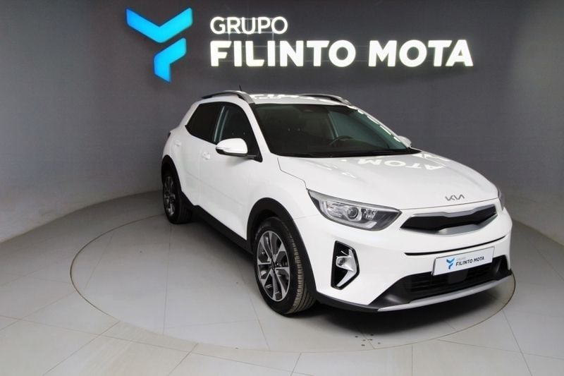Branco Usado 2024 Kia Stonic SUV | € 18.770 (Preço justo) - Imagem 1/1