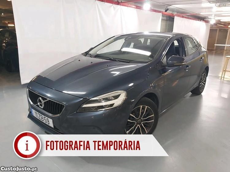 Azul Usado 2019 Volvo V40 Momentum Citadino | € 18.990 (Preço elevado) - Imagem 1/1