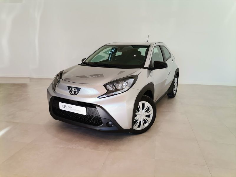 Cinza (pintura metalizada) Usado 2023 Toyota Aygo X-play Citadino | € 16.750 (Preço justo) - Imagem 1/4